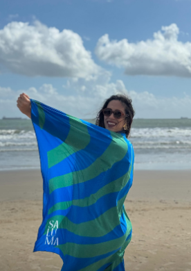 Pareô com ondas azuis e verdes da Saluma. Recorte provisório em baixa resolução.